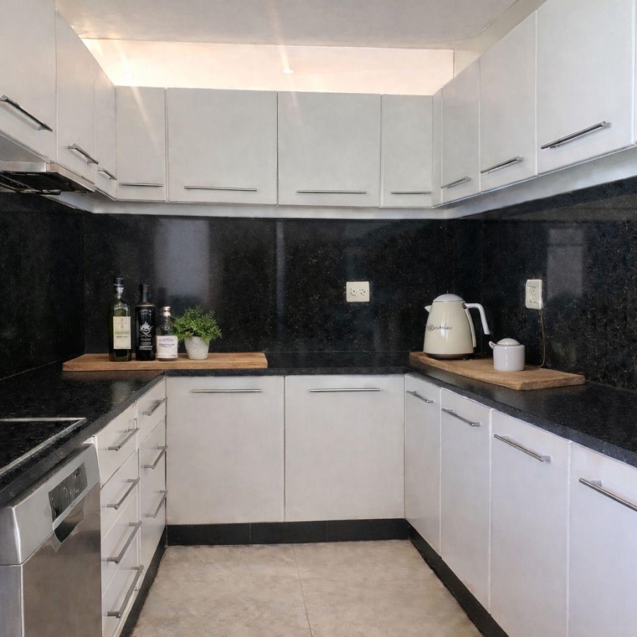 To Let 3 Bedroom Property for Rent in Sea Point Western Cape